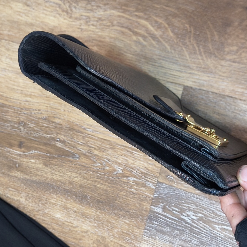 Louis Vuitton Vintage Black Epi Leather Crossbody Bag - Marc Jacobs Collection - Picture 11 of 17